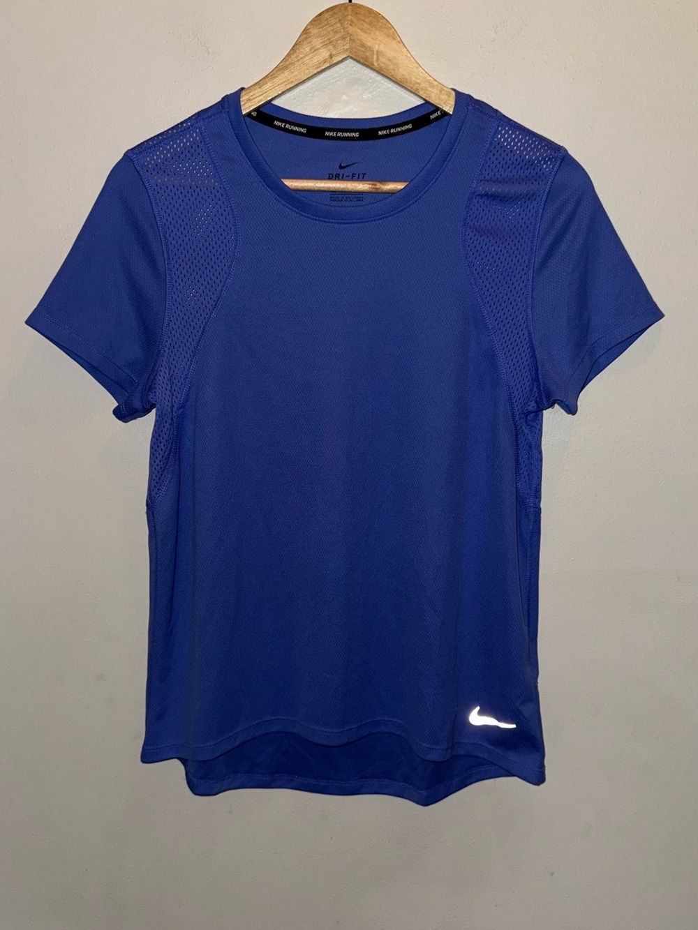 Nike Running Women’s Dri-FIT Short-Sleeve T-shirt Blue Size Medium